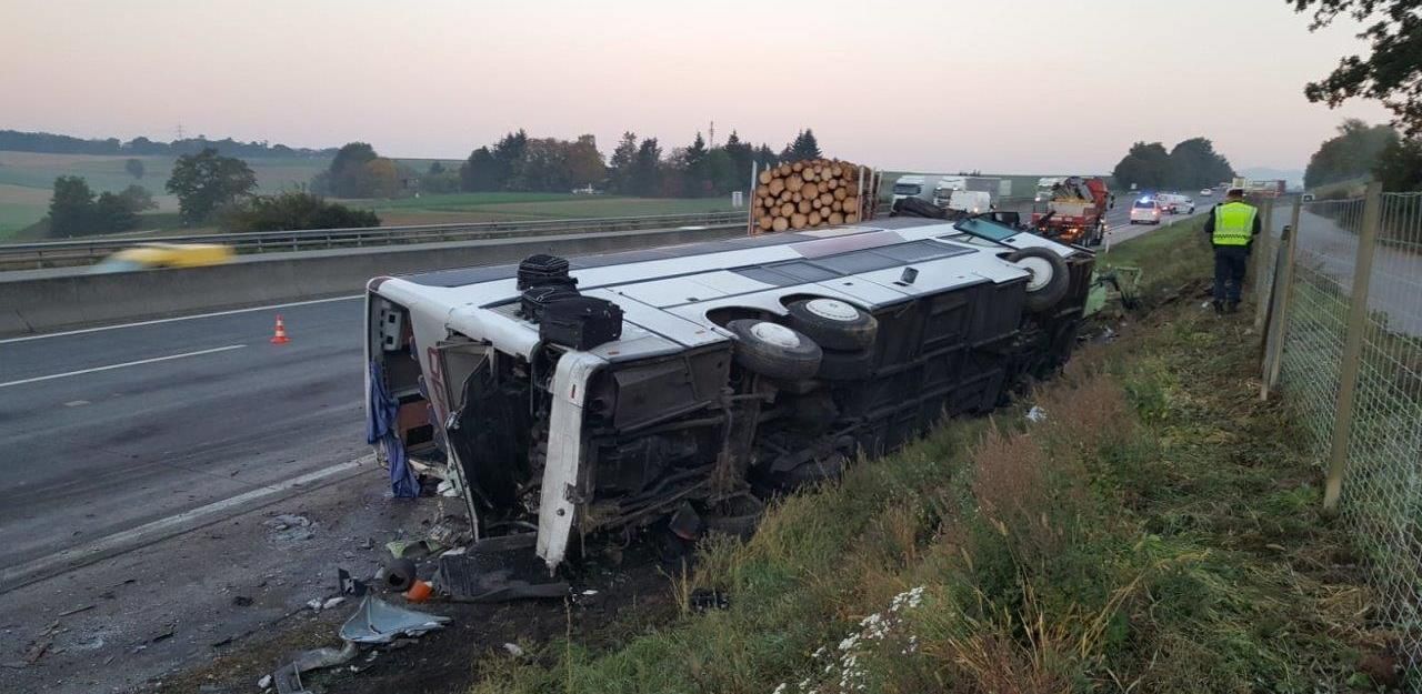 Schwerer Busunfall Auf A1 Fordert Viele Verletzte | Heute.at