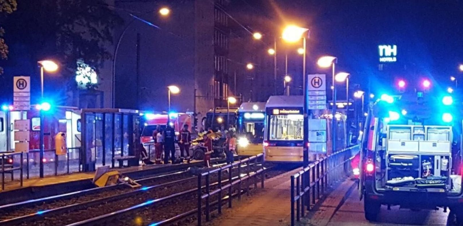 In Berlin krachte ein betrunkener 25-Jähriger in eine Bimstation. Eine Frau wurde getötet.