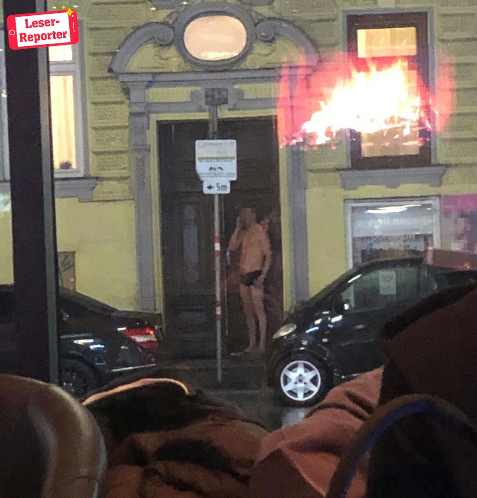 Lokalgäste bemerkten den Mann in Unterhose mitten im Regen auf der Straße.