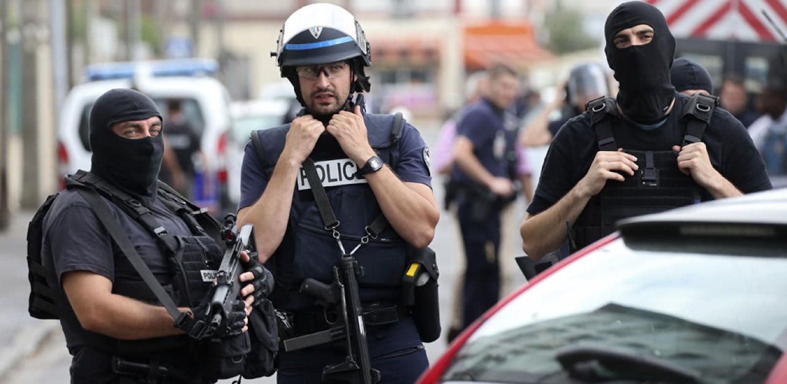 (Symbolbild) In Frankreich wurden 9 Verdächtige verhaftet.