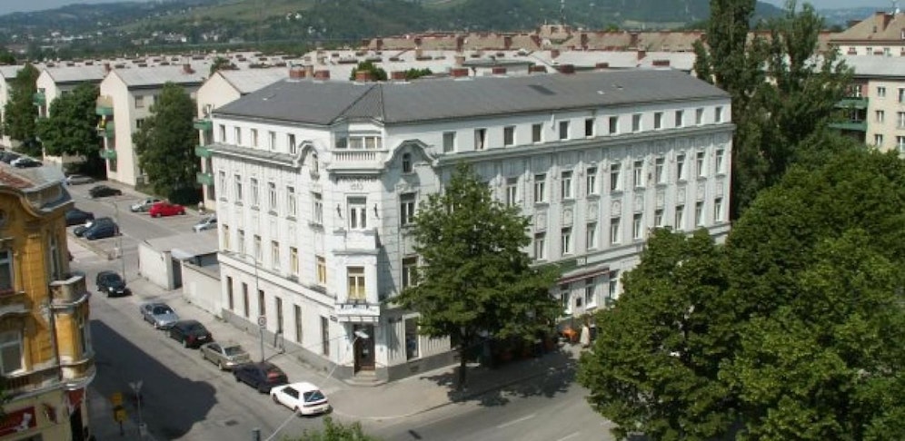 In der Jedleseer Straße 75 sollen Eigentumswohnungen enstehen. Dem legendären Floridsdorfer Hotel droht der Abriss.