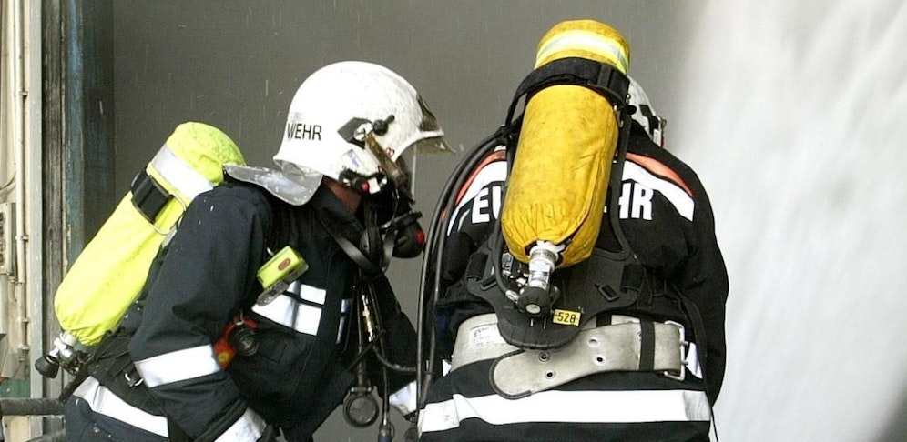 Einsatzkräfte der Wiener Berufsfeuerwehr mit schwerem Atemschutz. (Symbolbild)
