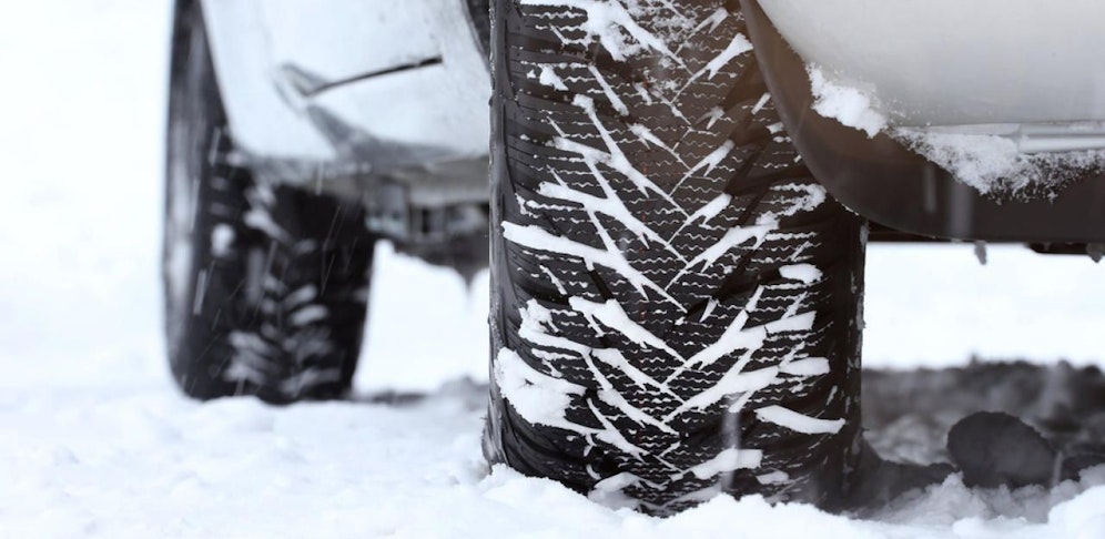Bis inklusive Montag, 15. April, gilt landesweit noch die Winterreifenpflicht - bei einem verfrühten Reifenwechsel drohen hohe Geldstrafen.