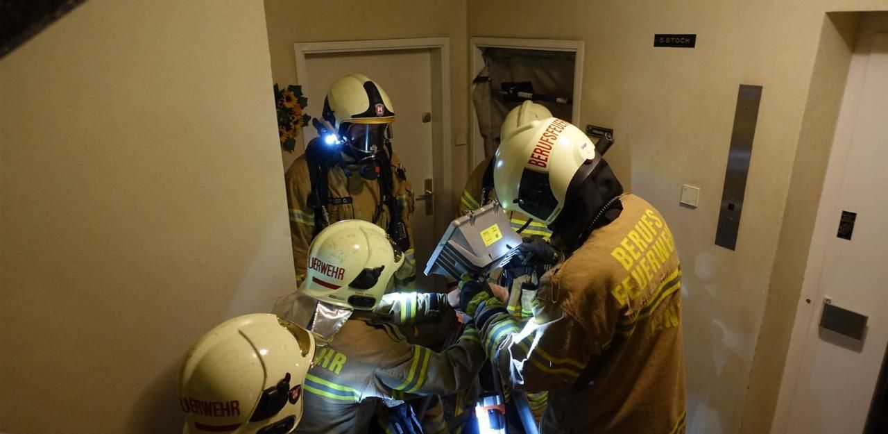 Vier Verletzte bei nächtlichem Brand in Linz Österreich Heute.at Vier Verletzte bei nächtlichem Brand in Linz Österreich Heute.at