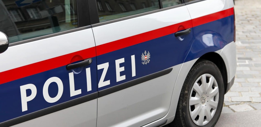 Die Polizei fahndet nach dem Trio.