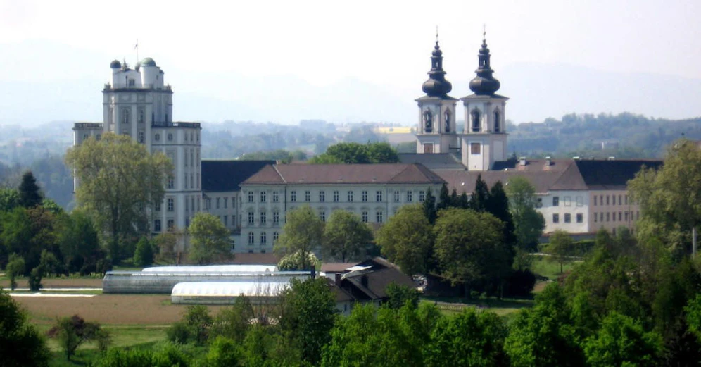 Der Schüler stürzte im Stiftsgymnasium ab.