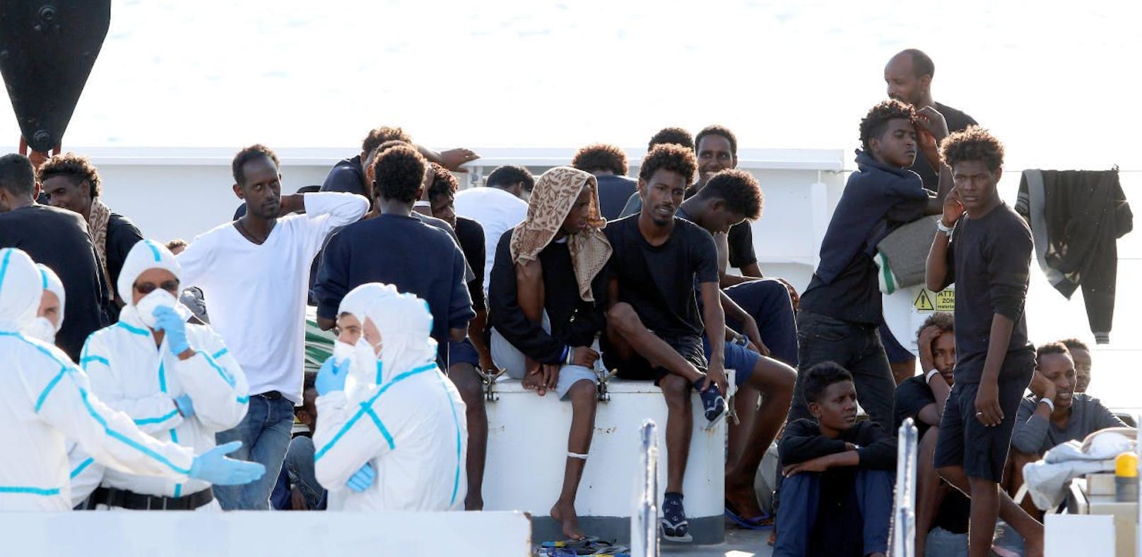 Italien lässt nur Kinder von Flüchtlingsschiff
