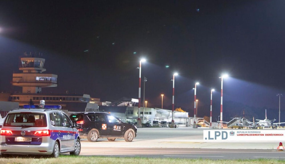 Der Randalierer wurde an die Polizei übergeben.