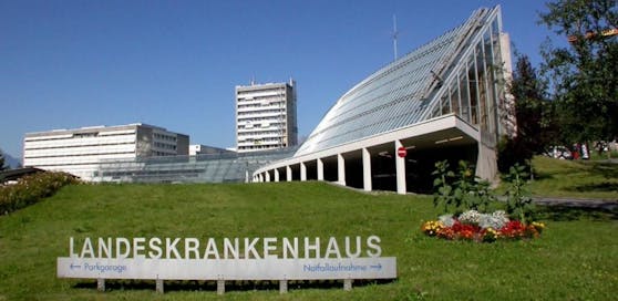 Ein Jugendlicher wurde mit schweren Verletzungen in das LKH Bregenz eingeliefert.