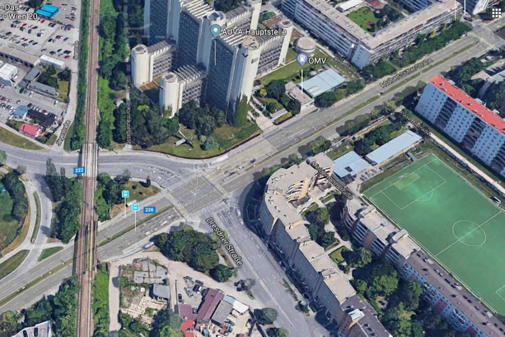 Die Kreuzung Dresdner Straße / Adalbert-Stifter-Straße bei der Hauptstelle der AUVA in Wien-Brigittenau.