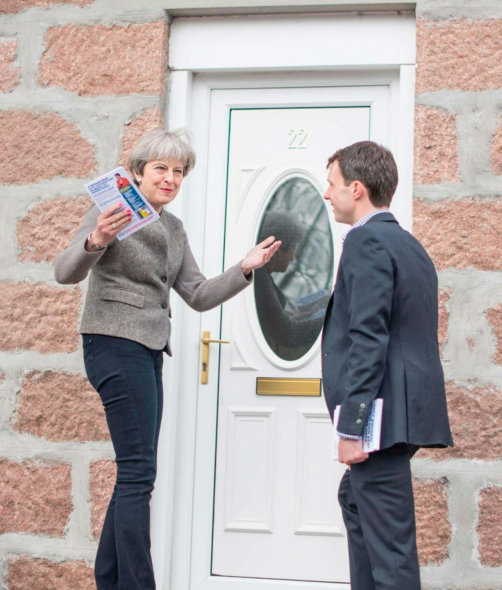 Die britische Premierministerin Theresa May klopfte bei Wählern an.