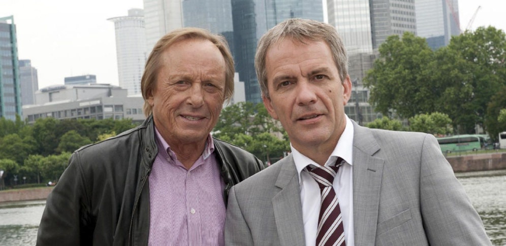 Privatdetektiv Matula (Claus Theo Gärtner, l.) und Strafverteidiger Lessing (Paul Frielinghaus) ermitteln in "Ein Fall für zwei". 