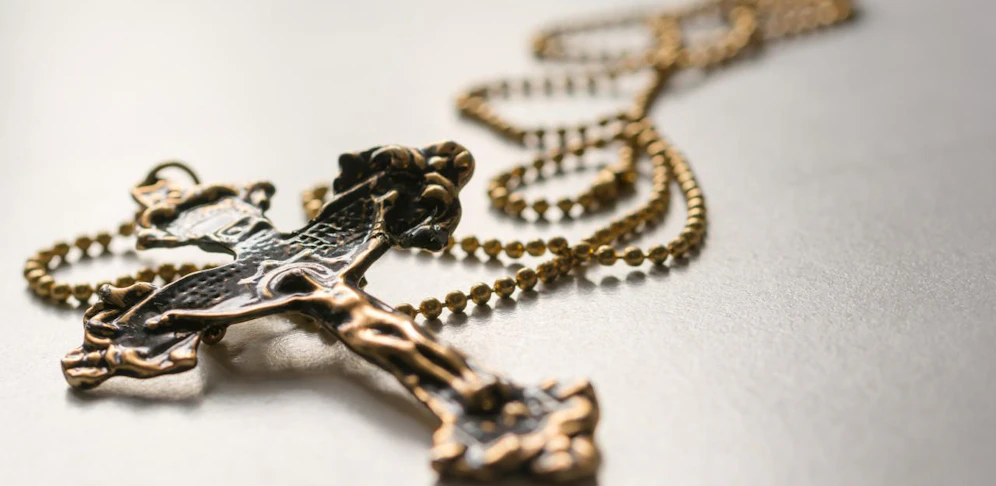 Der 19-Jährige habe den Priester mit dem Kruzifix gefoltert (Symbolbild).