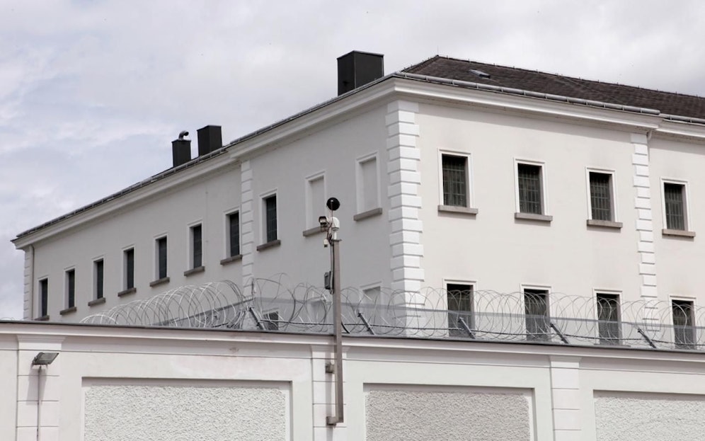 Der 16-Jährige sitzt derzeit in Wels in U-Haft.