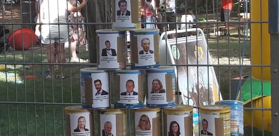 Wirbel beim SPÖ-Familienfest in Groß-Enzersdorf: Beim Dosenschießen galt es Fotos von Kurz, Kickl & Co abzuschießen