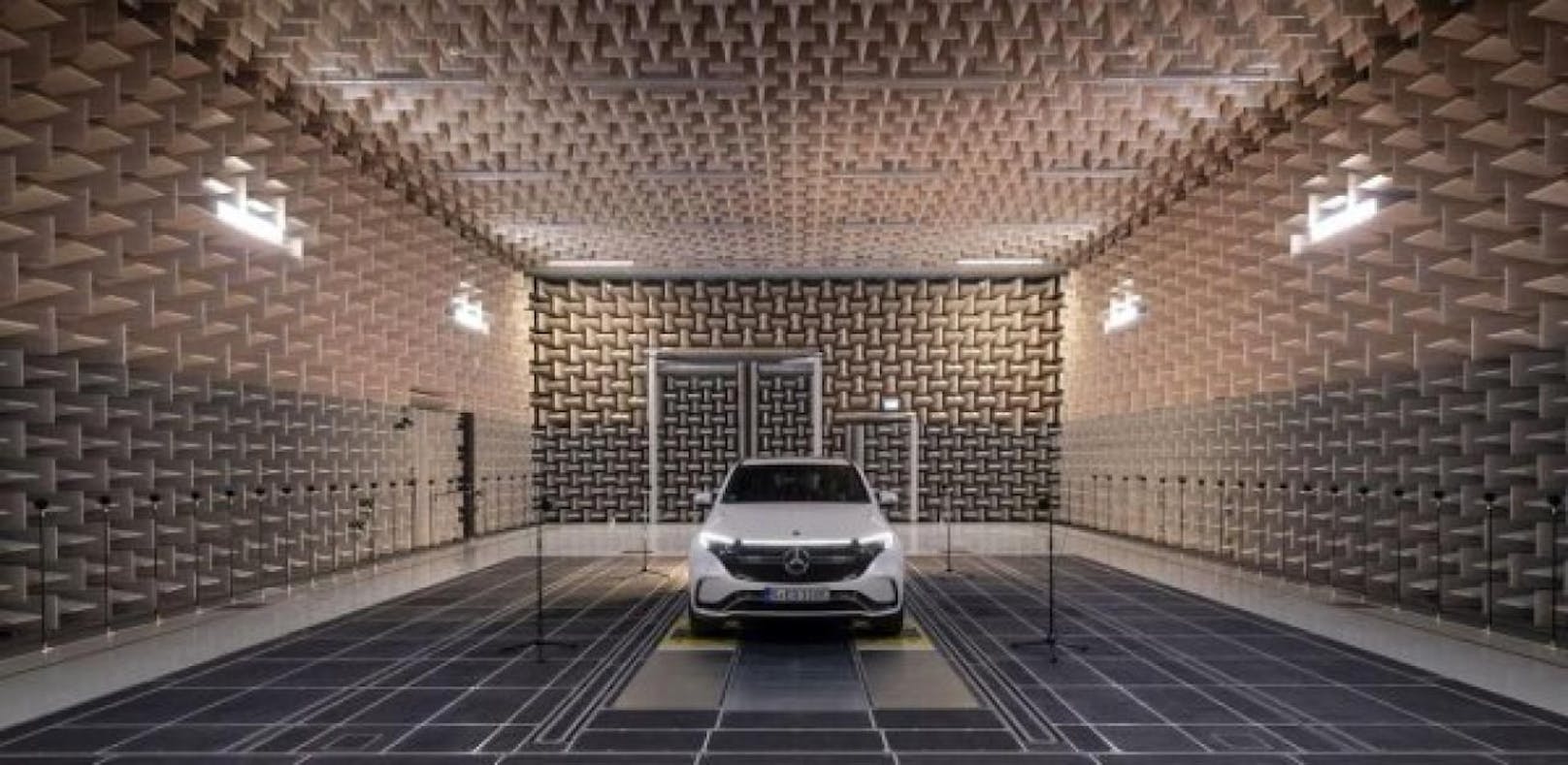 Außengeräuschprüfstand von Mercedes-Benz in Sindelfingen: Hier wird für jedes E-Auto ein individuell abgestimmter E-Sound entwickelt.