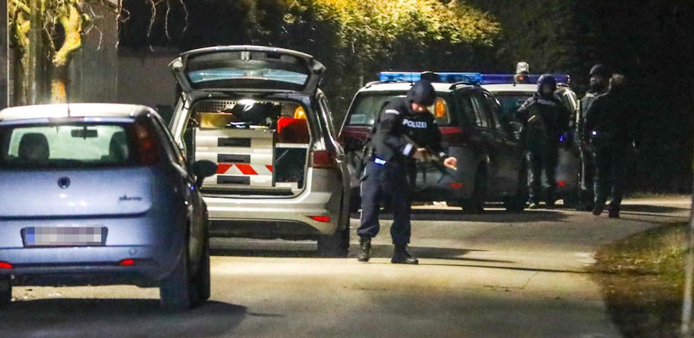 Nach einem lauten Knall rückte in Pasching (OÖ) die Cobra an.