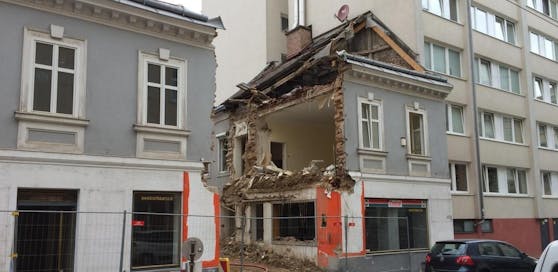 Haus in der Zieglergasse 53 wird schnell noch abgerissen.