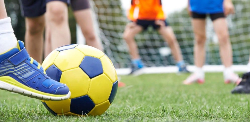 Bei einem Junioren-Turnier ist es am Spielfeldrand zu Ausschreitungen gekommen.