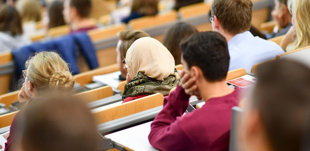 Die Studentin weigerte sich ihr Kopftuch abzunehmen.
