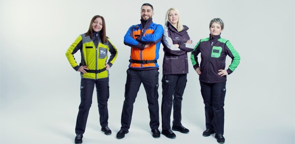 Die bunte ÖBB-Bahnhofstruppe.