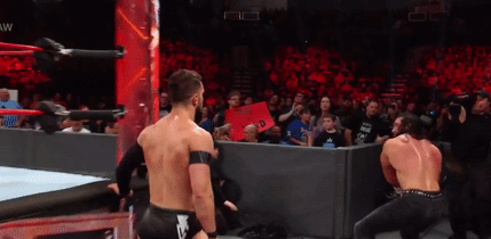 Böse Kopfverletzung nach missglücktem WWE-Stunt