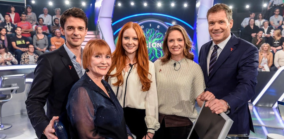 Armin Assinger mit den "Promi-Millionenshow"-KandidatInnen Peter Schneeberger, Chris Lohner, Barbara Meier und Patricia Aulitzky.