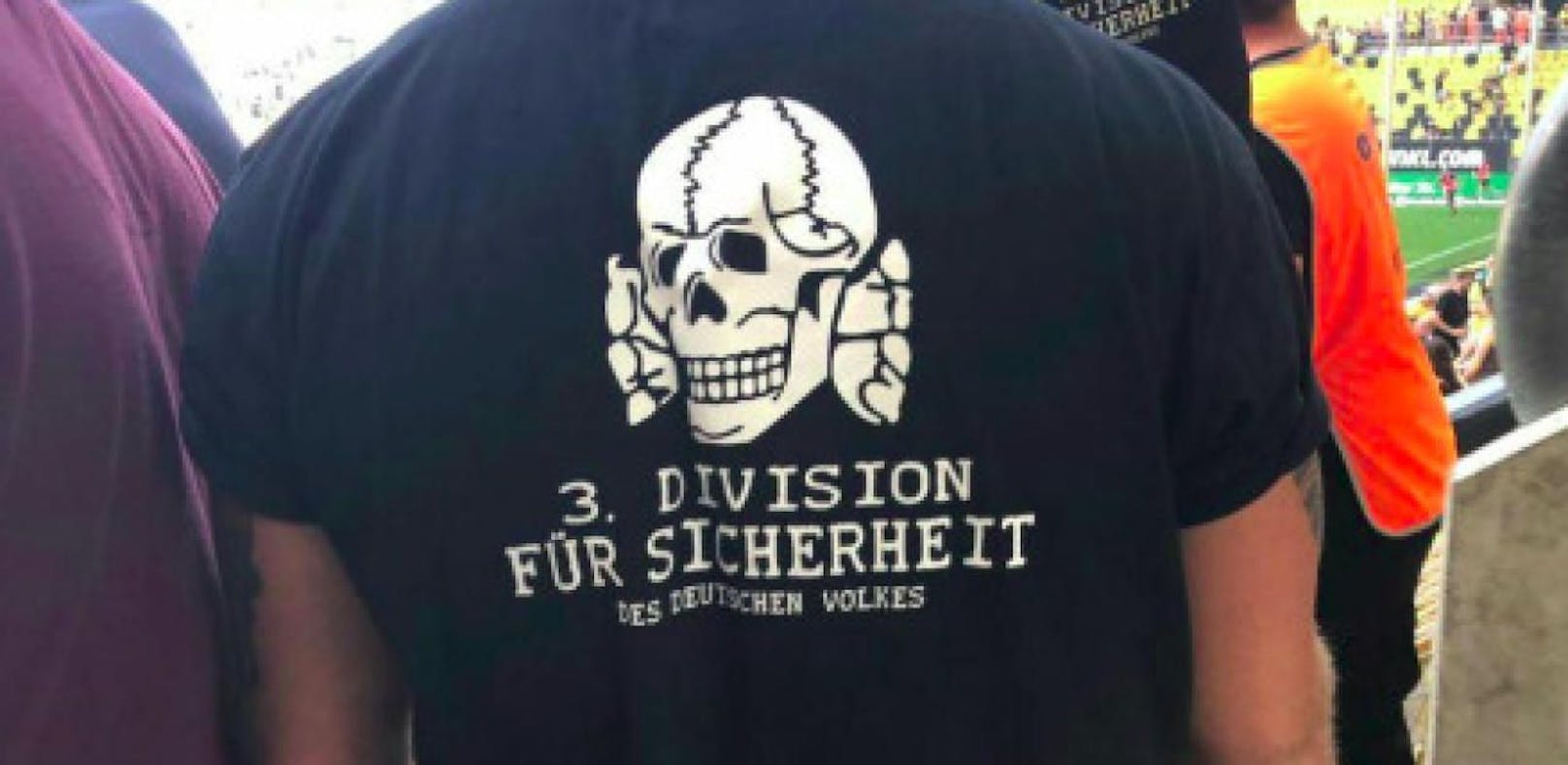 Neonazi-Skandal! Ordner mit SS-Shirt im Stadion