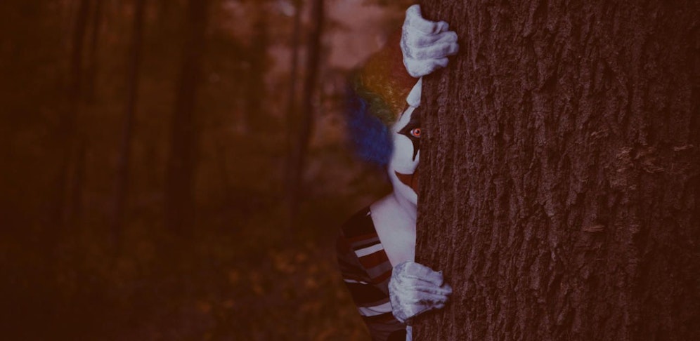 Der Mann trug eine Clowns-Maske (Symbolbild)