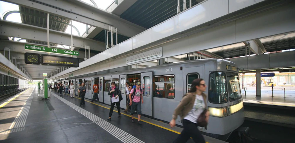 Räuberischer Diebstahl in der U4-Station Wien-Heiligenstadt. 