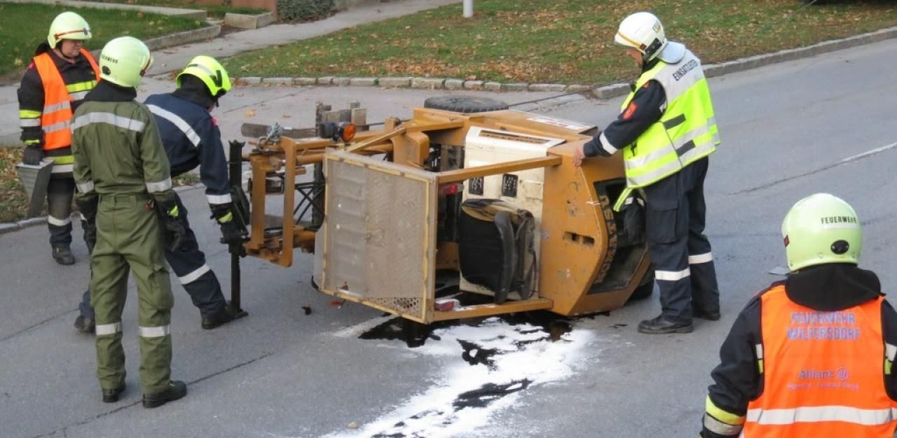 Heute.at - Gabelstapler kippte um: Mann musste ins Spital