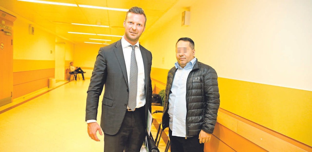 Geständig: Dragan D. (r.) mit Anwalt Philipp Wolm