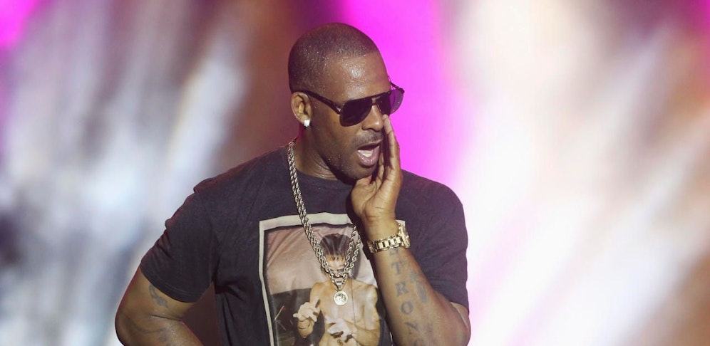 R. Kelly bei einem Auftritt im Hasely Crawford Stadium in Port-of-Spain am 2. November 2013 (Bild: Andrea De Silva) 