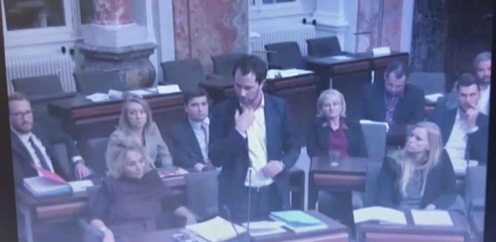 Der designierte SP-Landeschef Georg Dornauer bei seiner missglückten Rede.