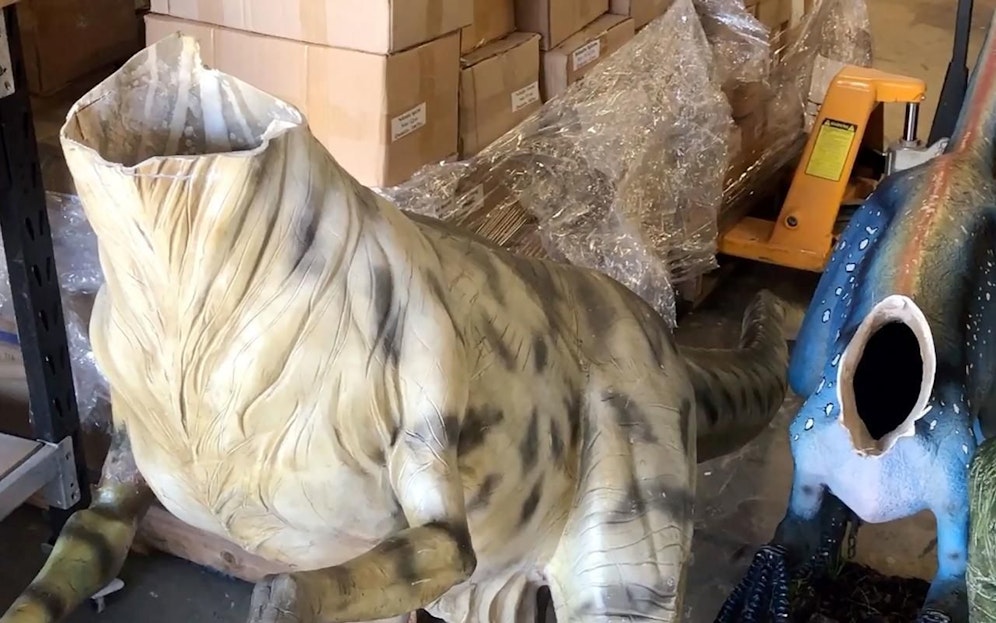 Die drei Raptor-Modelle wurden enthauptet. Von ihren Köpfen fehlt jede Spur.