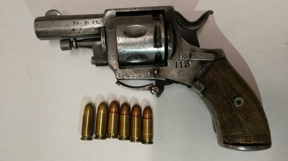 Die Polizei stellte die Waffe sicher