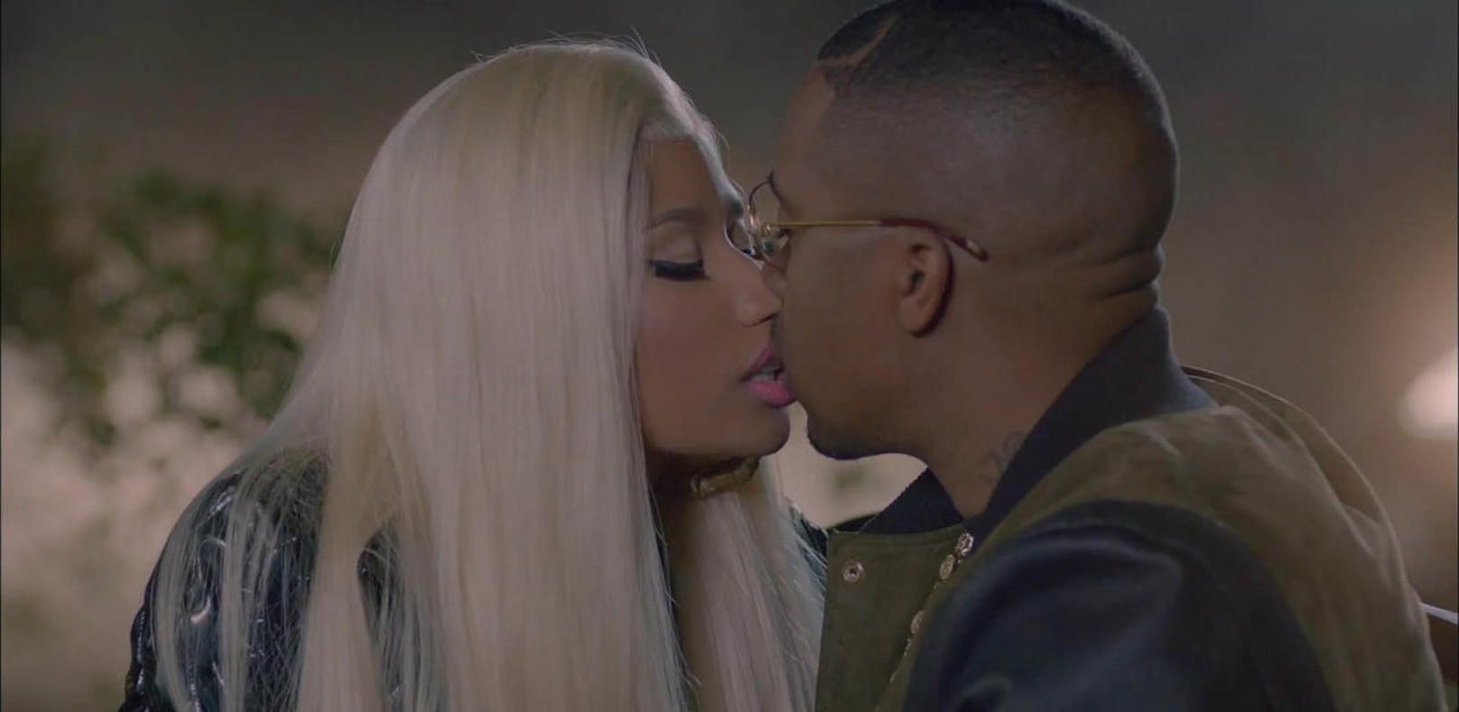 Nicki Minaj  kuschelt mit Rapper Nas