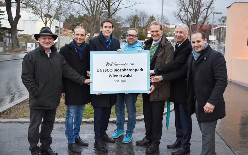 Wollen den Wienerwald retten: Christian Gerbazek, Bezirksvorsteherin-Stellvertreter von Hietzing, Nationalrat Wolfgang Gerstl, Bezirksparteiobmann Neue Volkspartei Penzing, Stefan Trittner, Bezirksparteiobmann Neue Volkspartei Ottakring, Klaus Heintzinger, Bezirksparteiobmann Neue Volkspartei Hernals, Christian-André Weinberger, Sprecher BI Pro Wilhelminenberg 2030.Mag. Johannes Schreiber, Bezirksvorsteherin-Stellvertreter und Bezirksparteiobmann Neue Volkspartei Währing, Daniel Resch, Bezirksvorsteher von Döbling (v.li.)