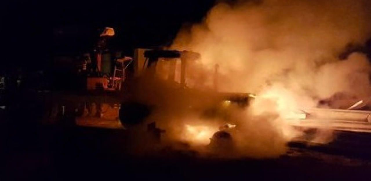 Heute.at - Feuerwehr-Chef entdeckt Traktor-Brand