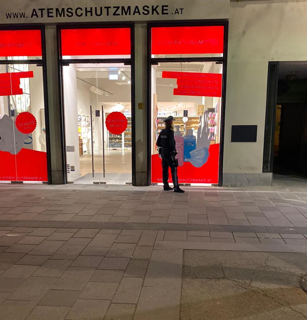 Eigentümer von Maskengeschäft zahlt 30.000 Euro für Hinweise