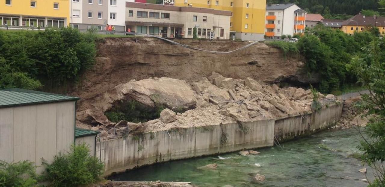 Heute.at - Nach Straßeneinsturz im Sommer: Jetzt Sprengung