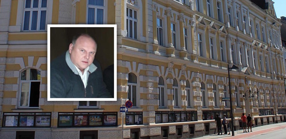 Weber und im Hintergrund das Amstettner Rathaus.