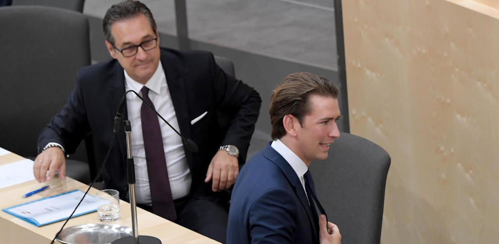 Vizekanzler Heinz-Christian Strache (FPÖ, l.) und Bundeskanzler Sebastian Kurz (ÖVP).