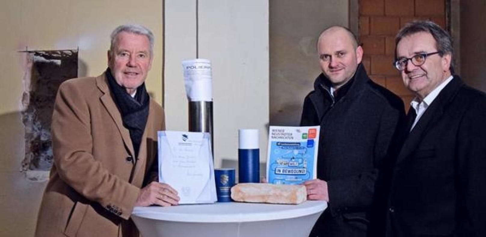 Bürgermeister Klaus Schneeberger (VP) mit den FH Geschäftsführern Peter Erlacher und Josef Wiesler (v.li.n.re.).
