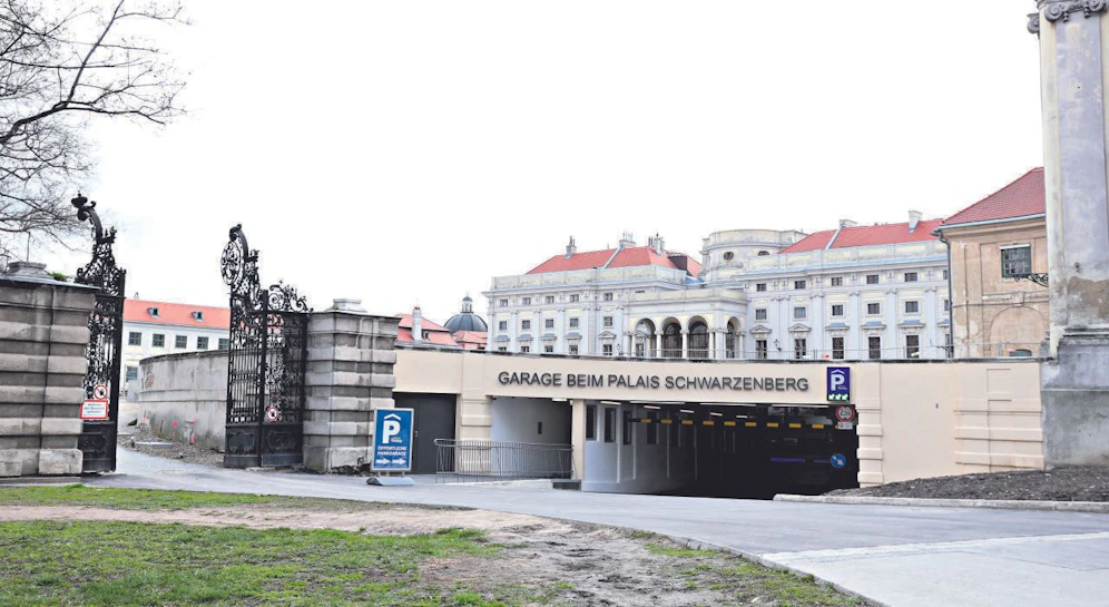 "Heute"-Foto beweist: Die Garage beeinträchtigt die Sicht aufs Palais. 