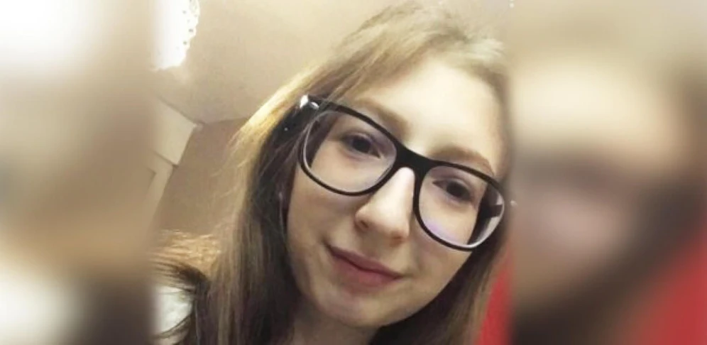 Vanessa (16) sucht dringend einen Zahnchirurgen, der sich mit ihrer seltenen Krankheit auskennt. 