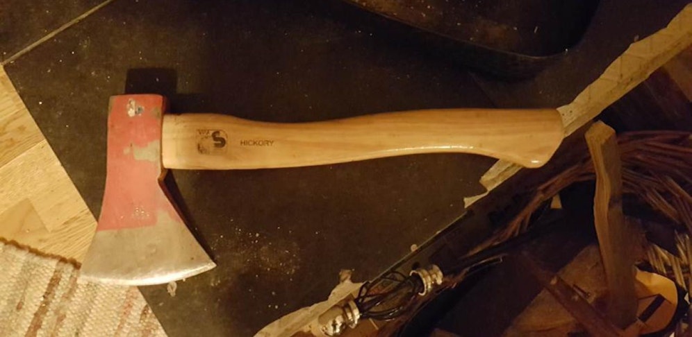 Der Mann ging auch auf Unbeteiligte mit der Axt los.