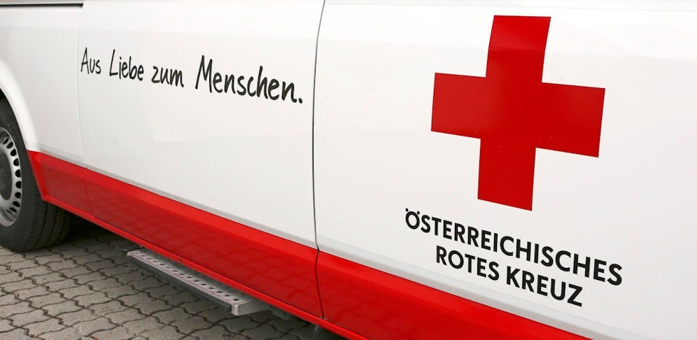 Der Bub wurde mit dem Rettungswagen ins Krankenhaus gebracht.