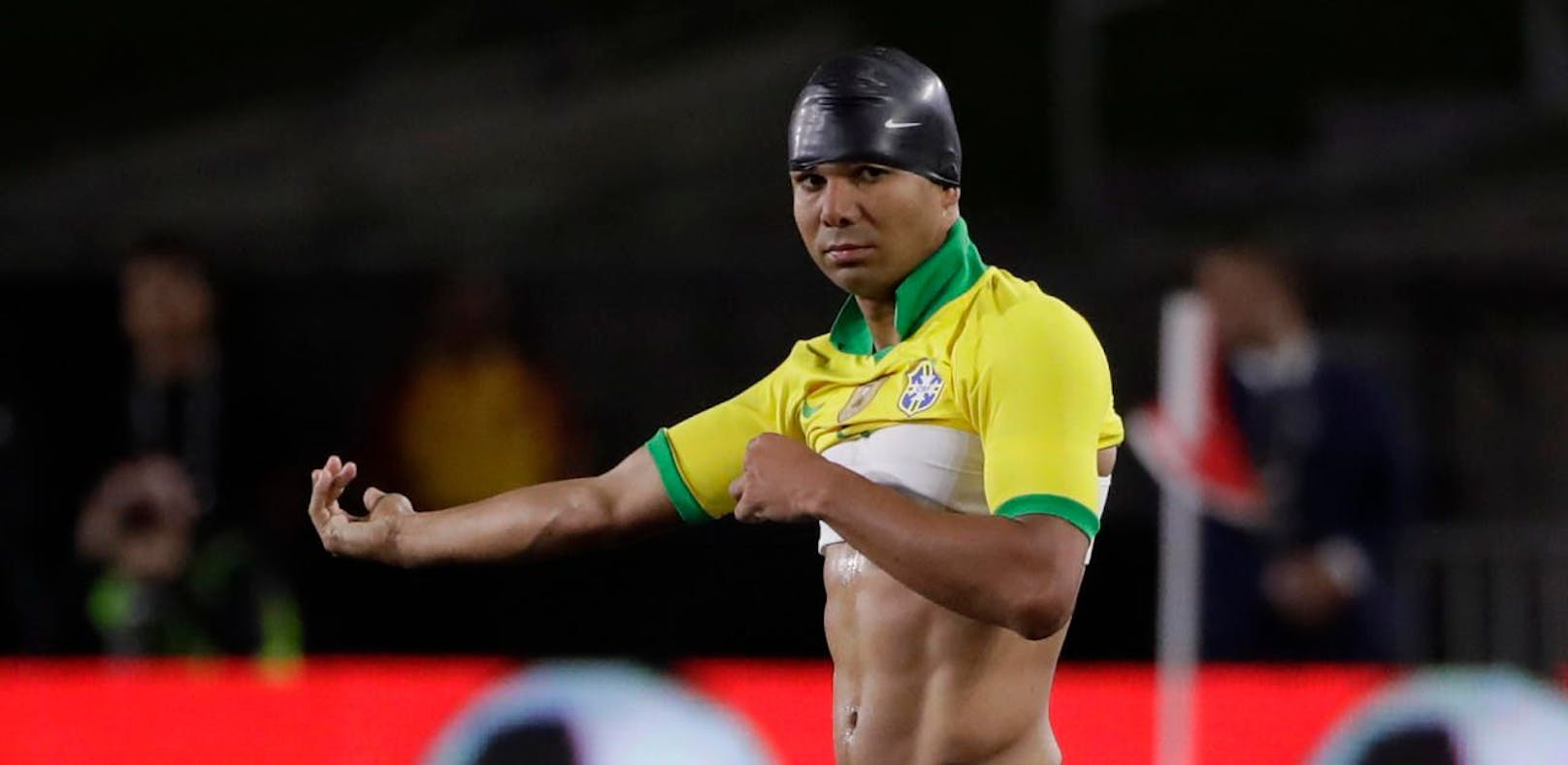 Casemiro spielte für Brasilien mit Badekappe. Der Real-Star hatte sich am Kopf verletzt.
