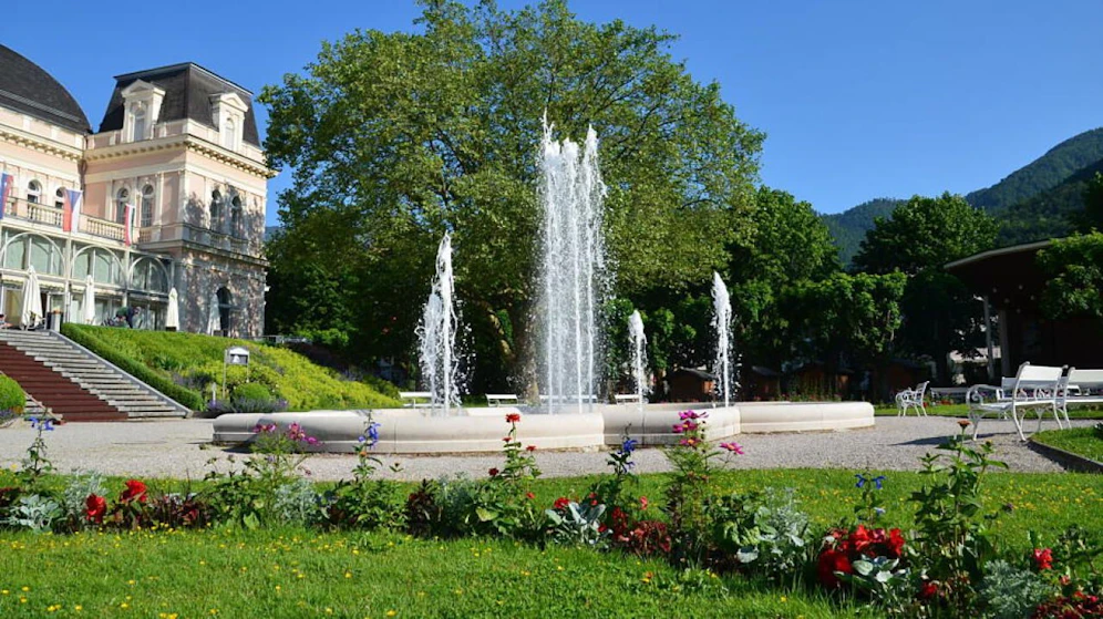 Unbekannten randalierten im Kurpark in Bad Ischl. 